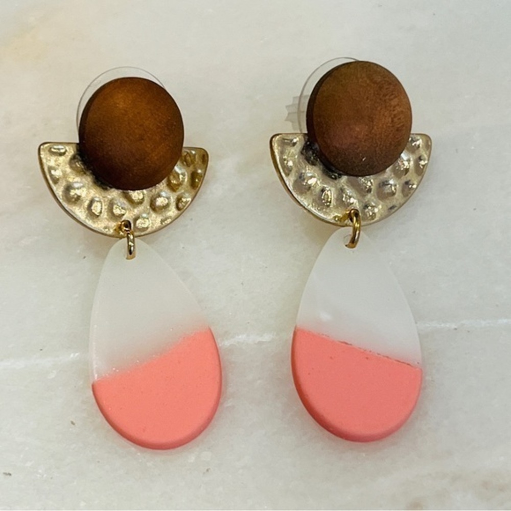 Wood bronz gold acrylic & clay contemporary earrings‎